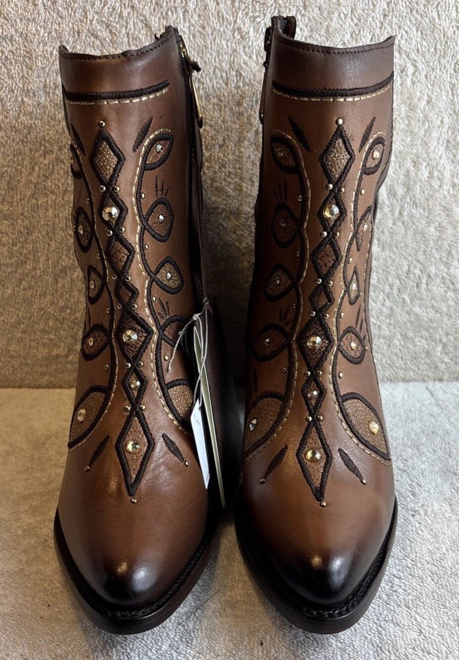 Cuadra Ladies Maple Embroidery Crystals Round Toe Cowhide Size 6 M 31704